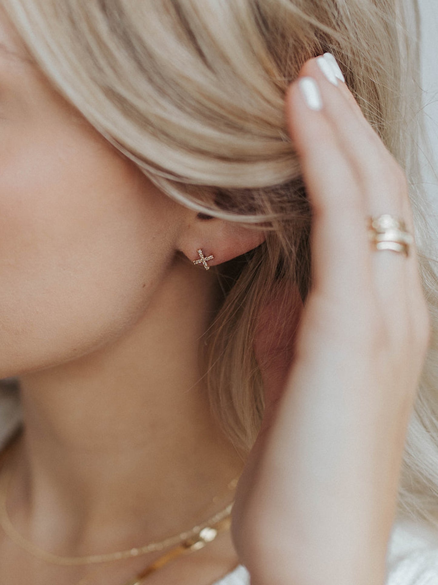 Olivia | Diamond Criss Cross Stud Earring
